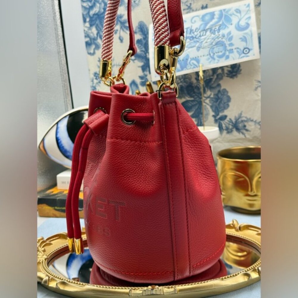 🆕 MARC JACOBS 🧿 NWT The Leather Bucket Bag, Red Leather - Picture 4 of 16